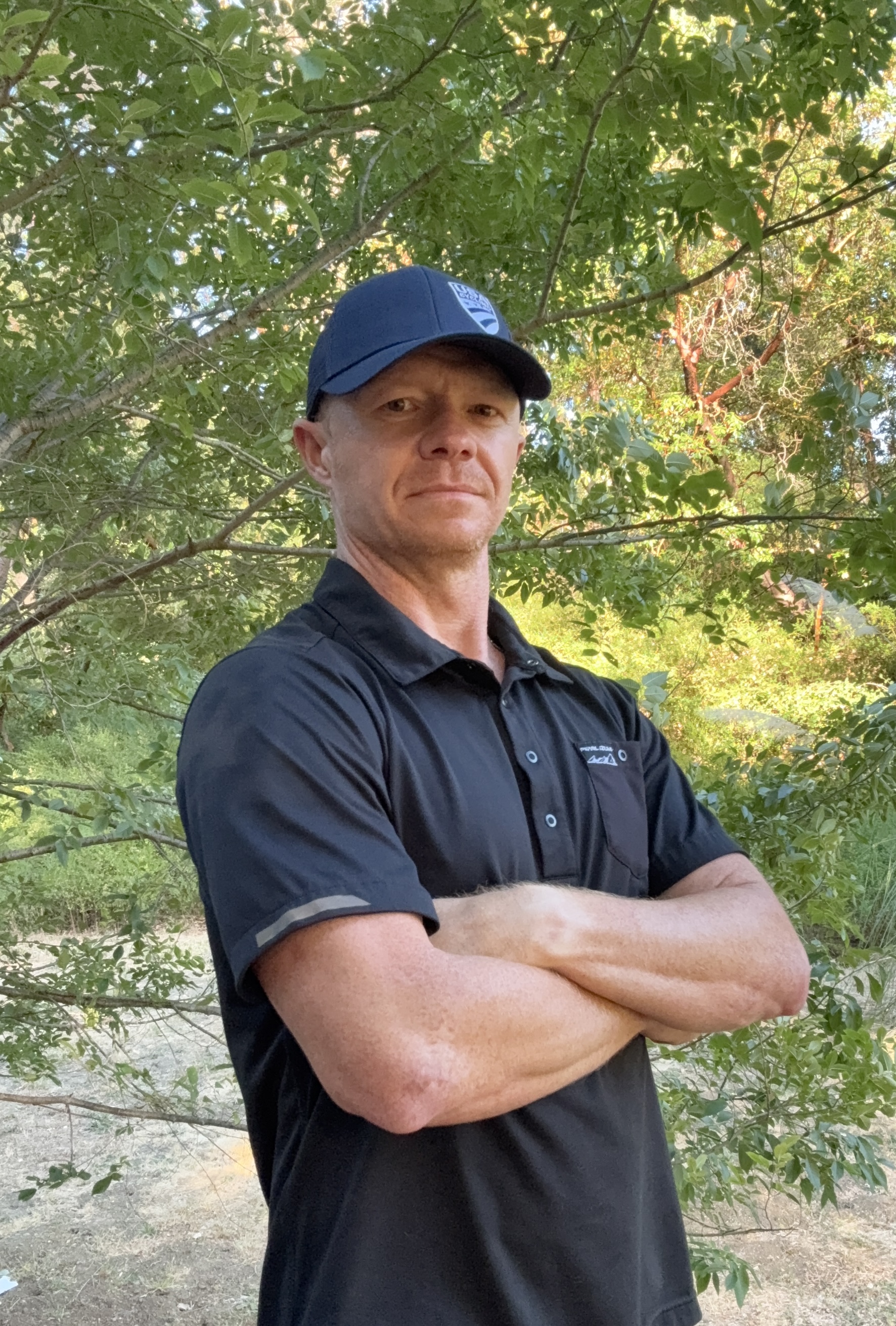 Daniel, coach at DxM Training, standing outdoors